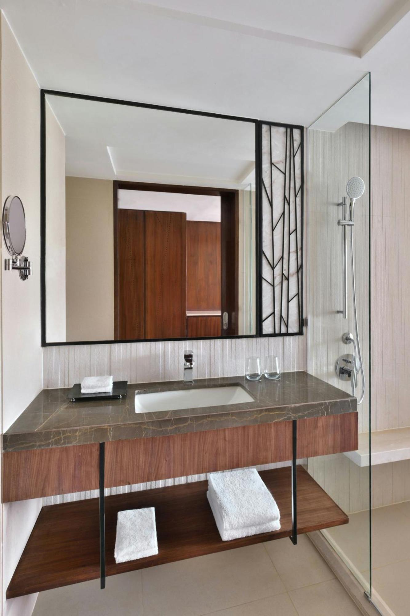 Courtyard By Marriott Mahabaleshwar Hotel Bagian luar foto