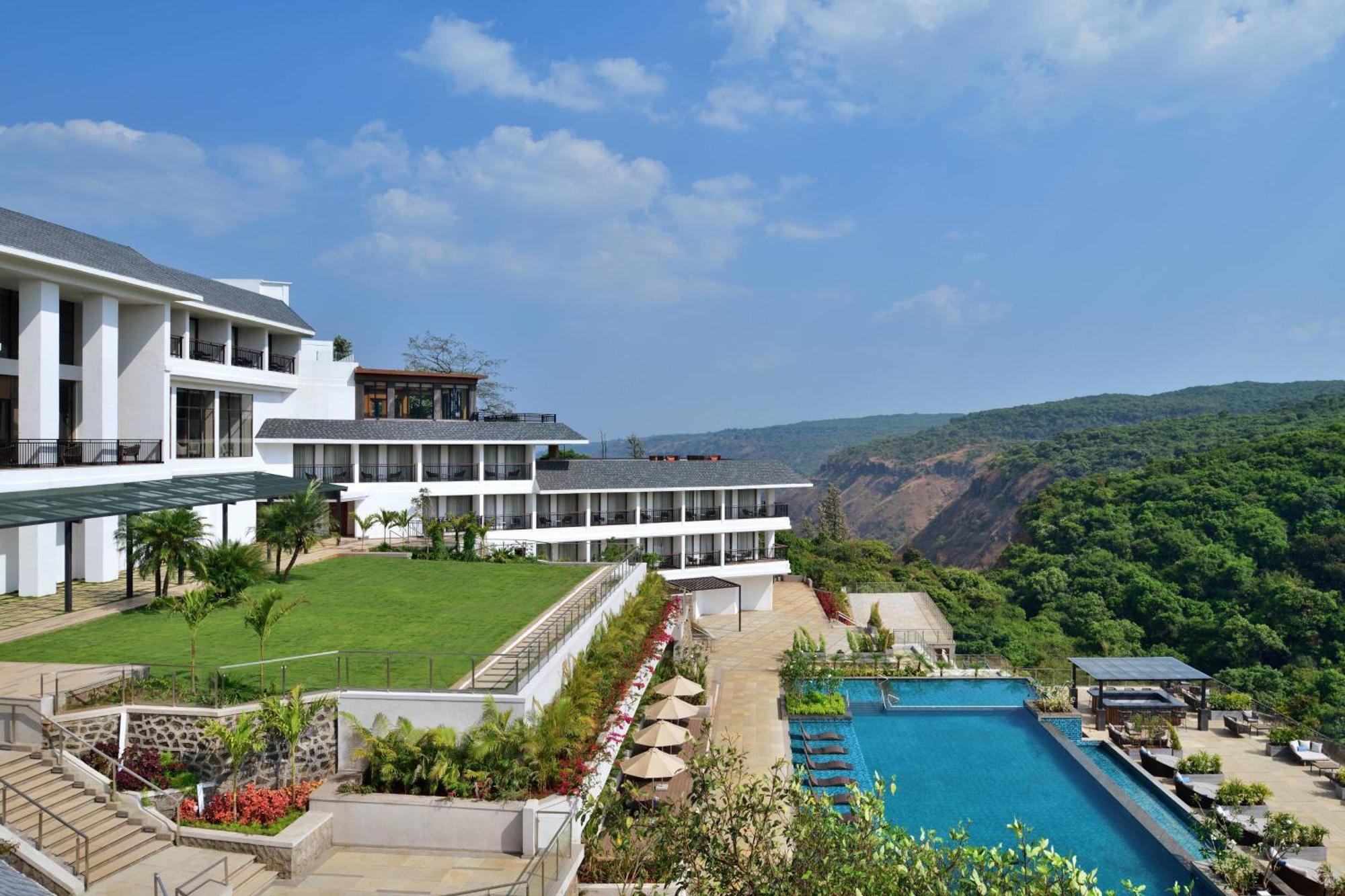 Courtyard By Marriott Mahabaleshwar Hotel Bagian luar foto