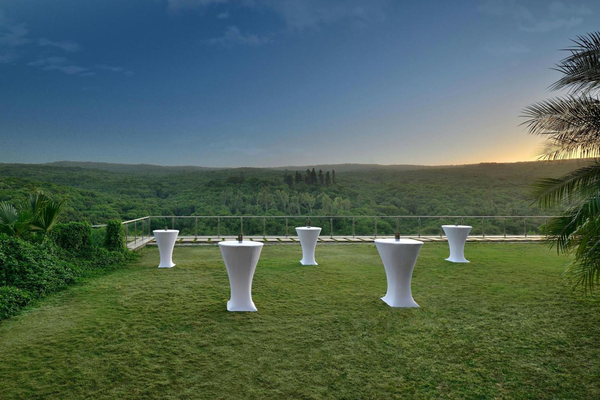 Courtyard By Marriott Mahabaleshwar Hotel Bagian luar foto