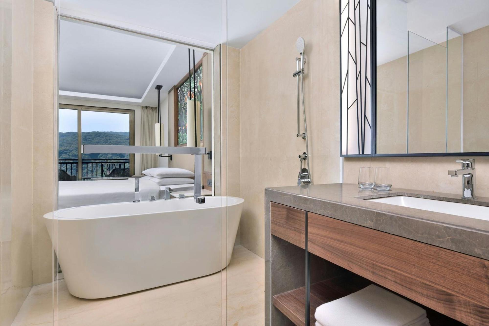 Courtyard By Marriott Mahabaleshwar Hotel Bagian luar foto