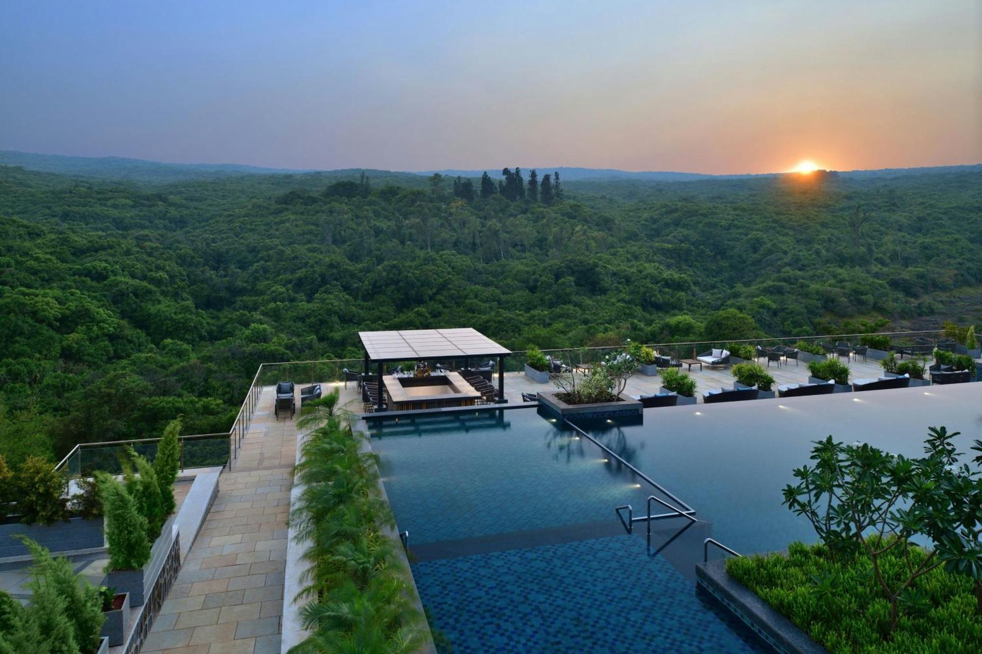 Courtyard By Marriott Mahabaleshwar Hotel Bagian luar foto